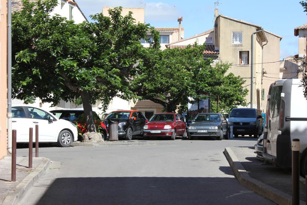 Studio De Charme Avec Sa Terrasse En Plein Coeur De Ville LʼIsle-sur-la-Sorgue Eksteriør bilde
