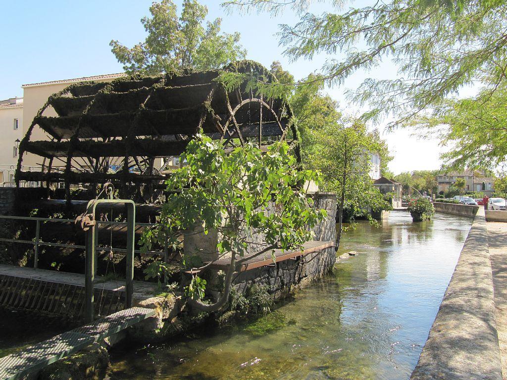 Studio De Charme Avec Sa Terrasse En Plein Coeur De Ville LʼIsle-sur-la-Sorgue Eksteriør bilde