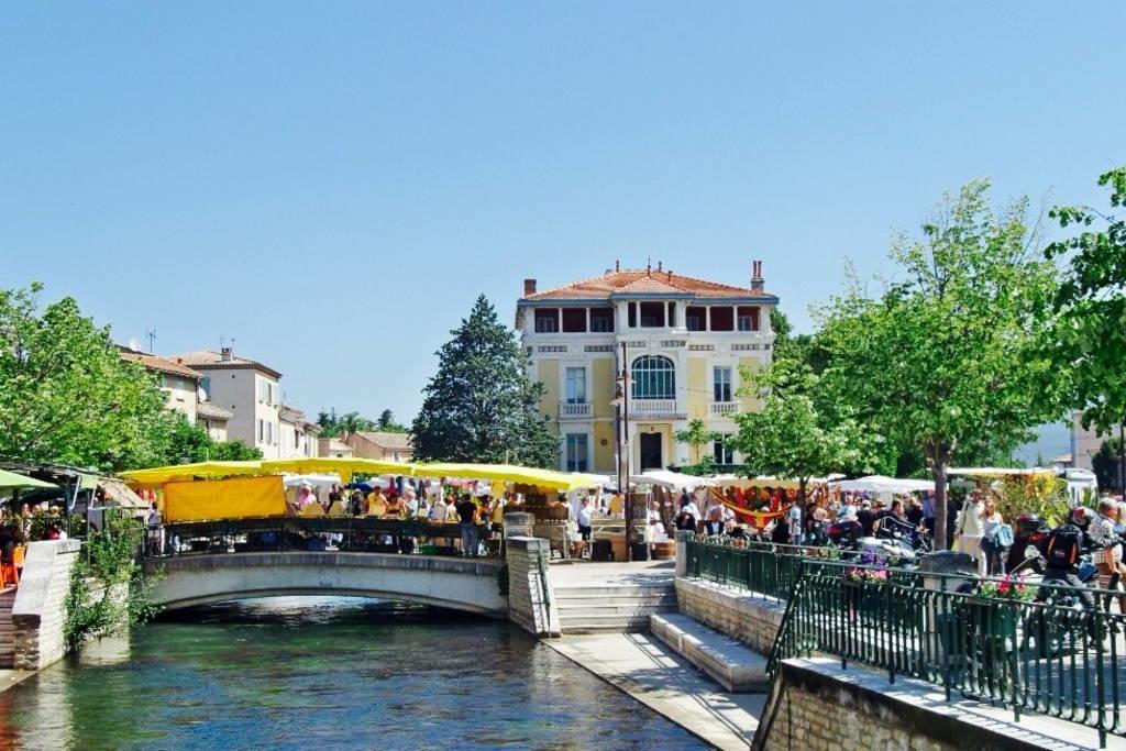 Studio De Charme Avec Sa Terrasse En Plein Coeur De Ville LʼIsle-sur-la-Sorgue Eksteriør bilde