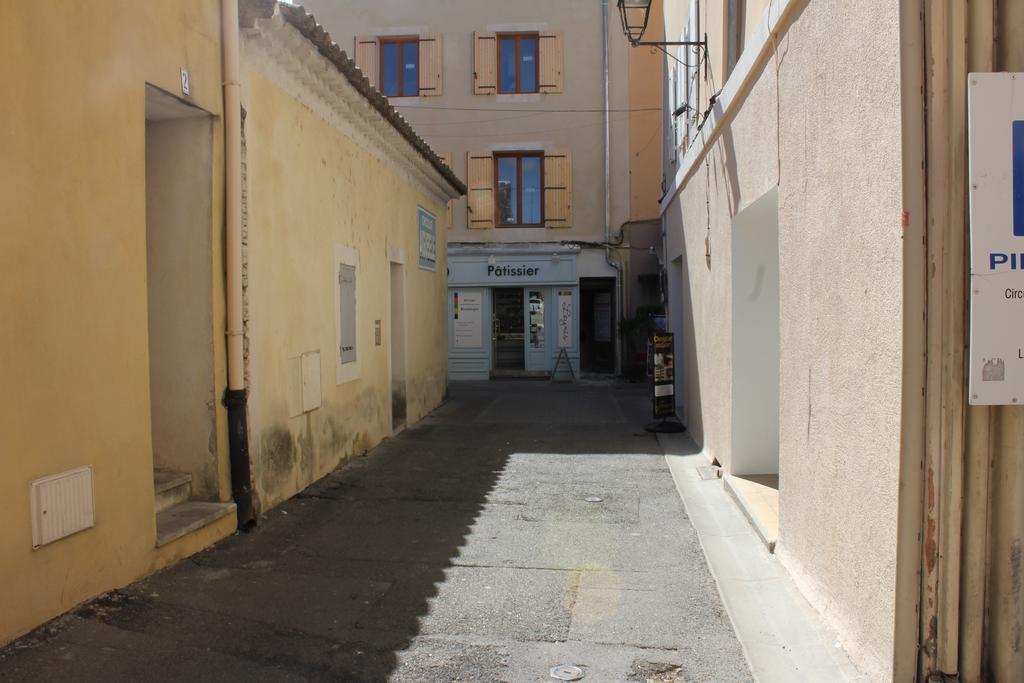 Studio De Charme Avec Sa Terrasse En Plein Coeur De Ville LʼIsle-sur-la-Sorgue Eksteriør bilde