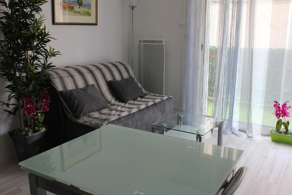 Studio De Charme Avec Sa Terrasse En Plein Coeur De Ville LʼIsle-sur-la-Sorgue Eksteriør bilde