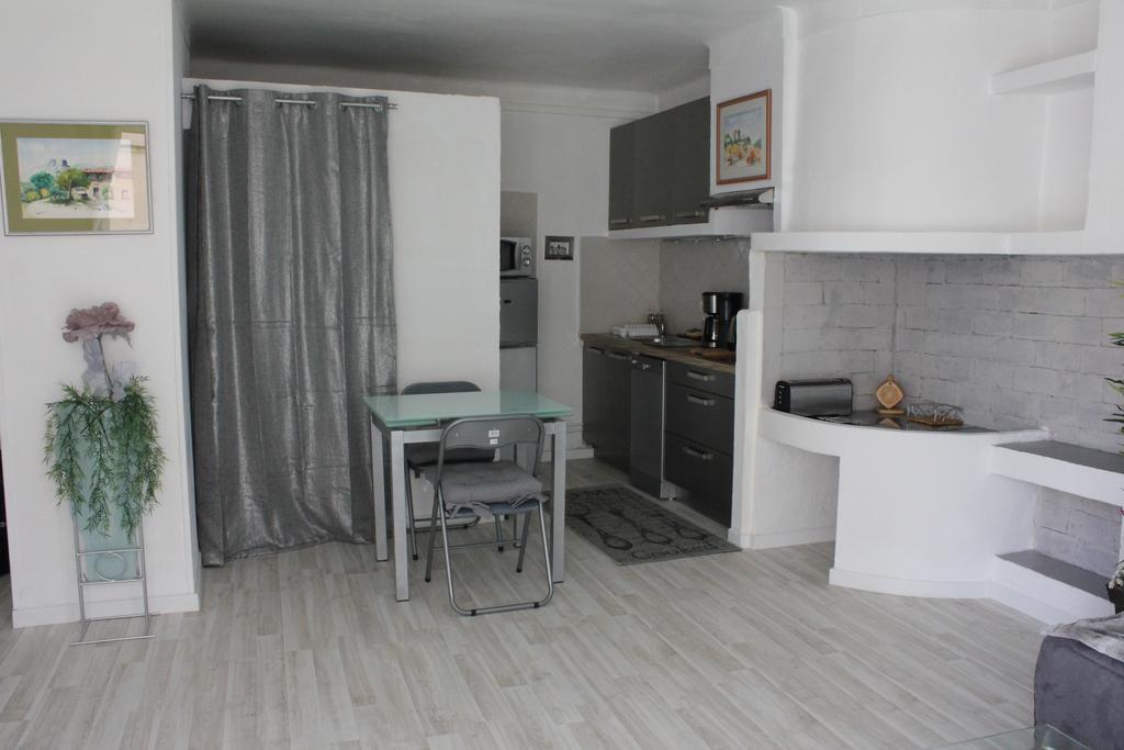 Studio De Charme Avec Sa Terrasse En Plein Coeur De Ville LʼIsle-sur-la-Sorgue Eksteriør bilde