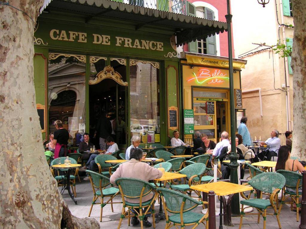 Studio De Charme Avec Sa Terrasse En Plein Coeur De Ville LʼIsle-sur-la-Sorgue Eksteriør bilde